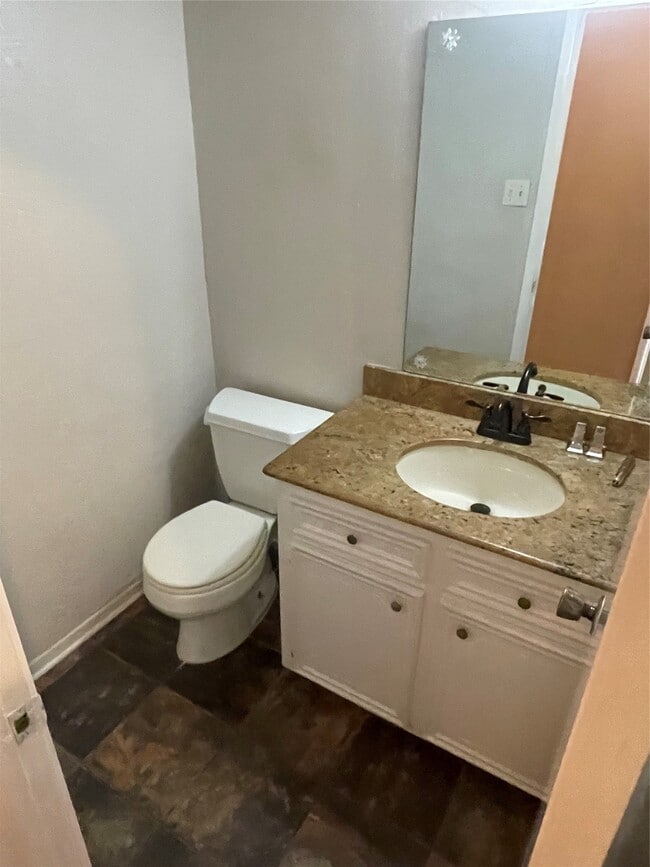 Building Photo - 4105 Vista Rd