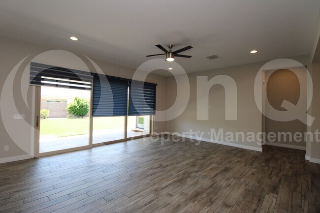 Building Photo - 10635 E Tumbleweed Ave