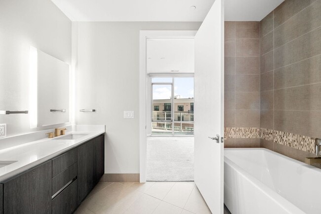 Building Photo - 6th Floor 1BD, 1.5BA Condo at the Lakehouse off Sloan's Lake