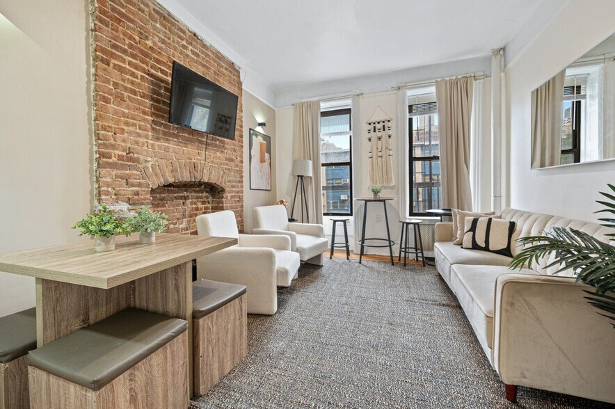 Building Photo - 104 W 83rd St