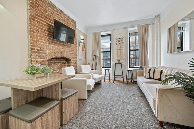 Building Photo - 74 W 82 St