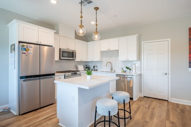 Building Photo - Lovely Home in Chino Valley Unified School...