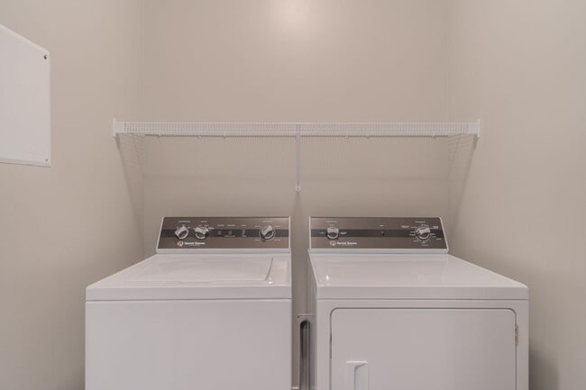 Building Photo - 91 E Main St