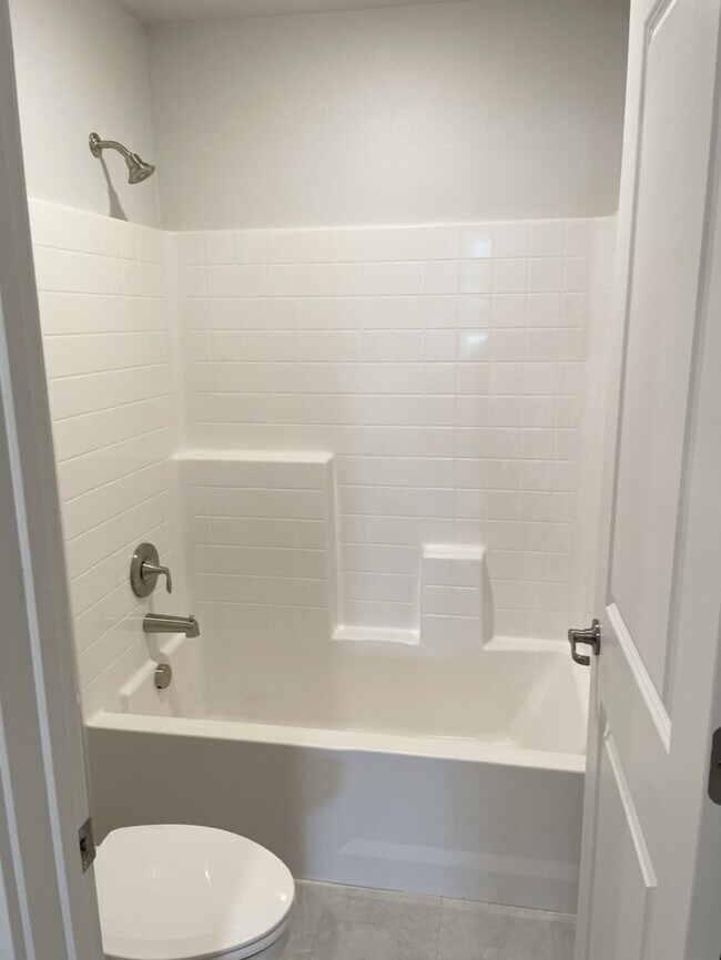 Building Photo - "Spacious 4-Bedroom Home on East Caldera Street with 2.5 Baths and 2,498 Sq Ft of Comfort in Meri...