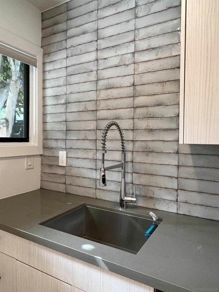 Building Photo - 2529 State St