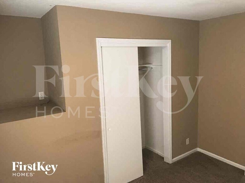 Building Photo - 7912 NE 54th St