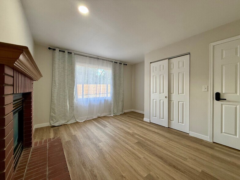 Building Photo - 411 Ruby Dr