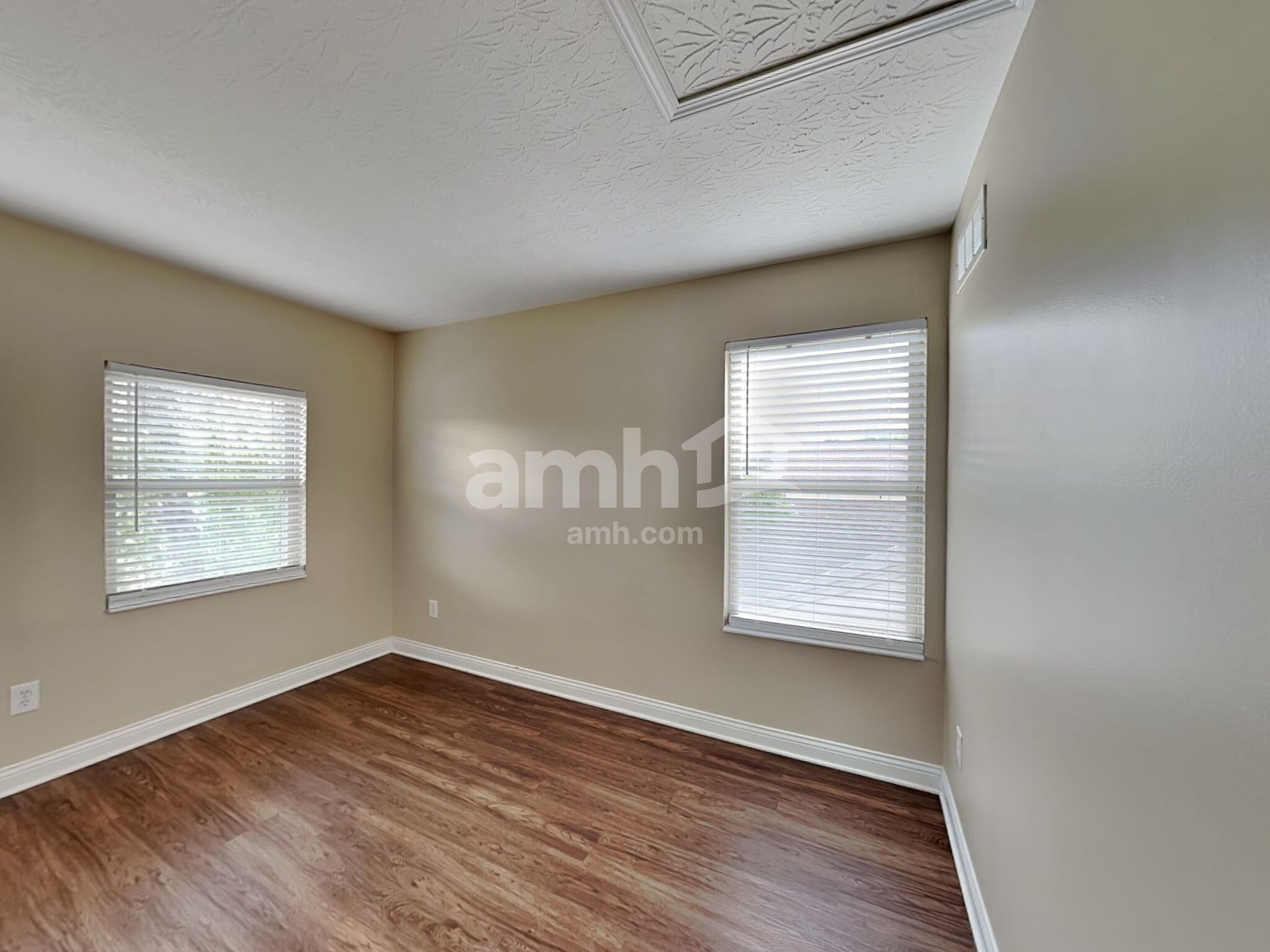 Building Photo - 270 Huntington Dr