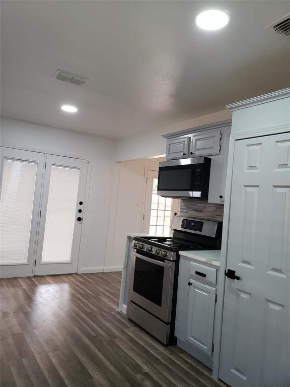 Building Photo - 703 Meadow Creek Dr