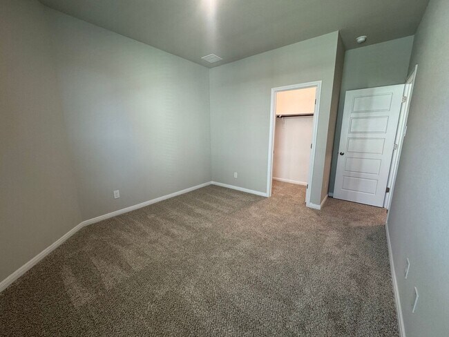 Building Photo - Stunning 4x3 Luxury Duplex in Buda, TX!