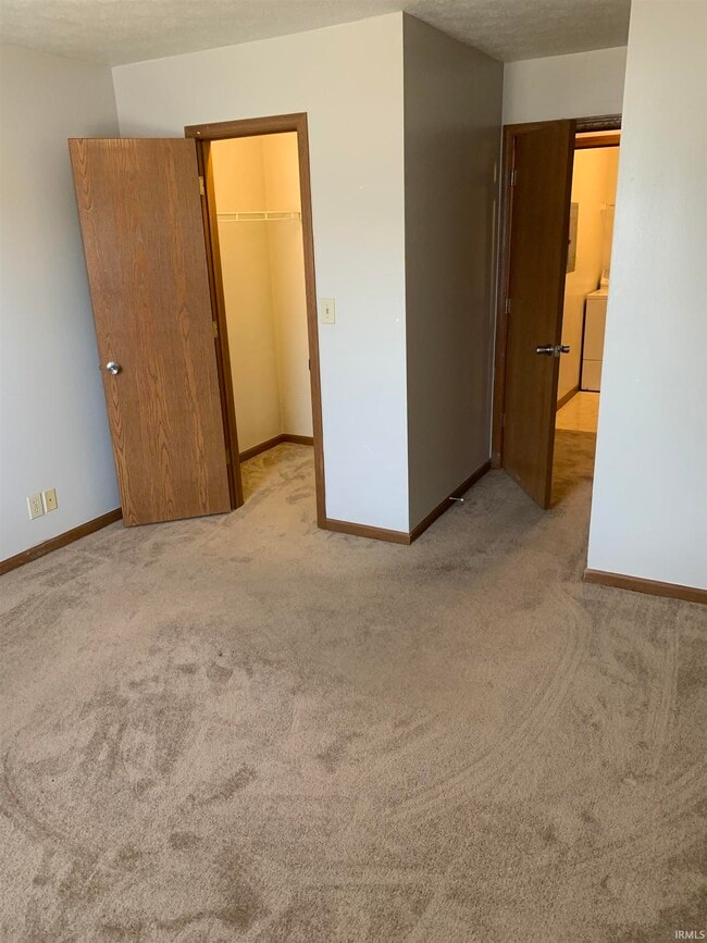 Building Photo - 2836 Plaza Ln