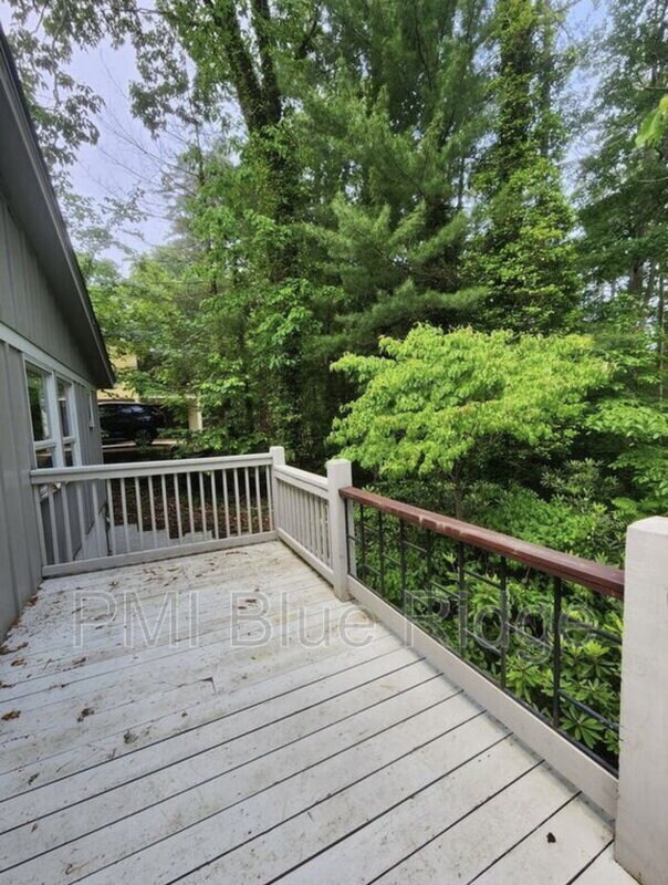 Building Photo - 25 Leisure Mountain Rd