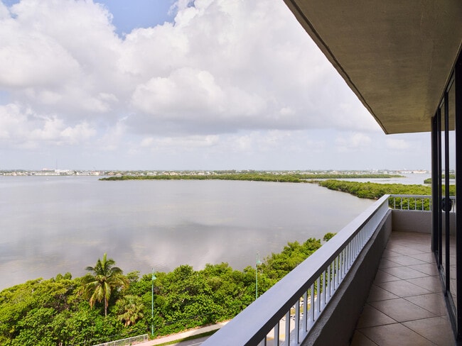 Building Photo - 5550 N Ocean Dr
