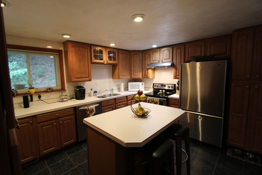 Kitchen - 3441 Brighton Rd