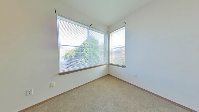 Building Photo - 1 Bedroom Apartment ~ Close to Campus
