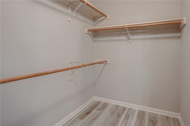 Building Photo - 102 Evergreen Cir