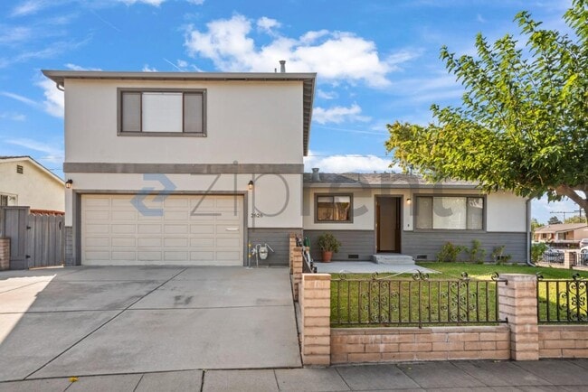 Building Photo - 2626 Pilot Knob Dr