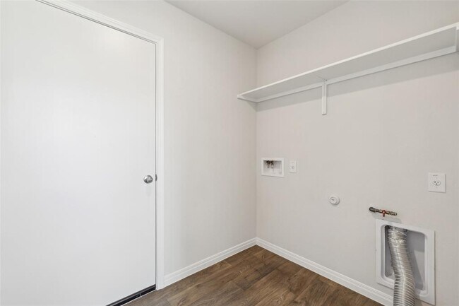 Building Photo - 528 Evergreen Sumac Lp