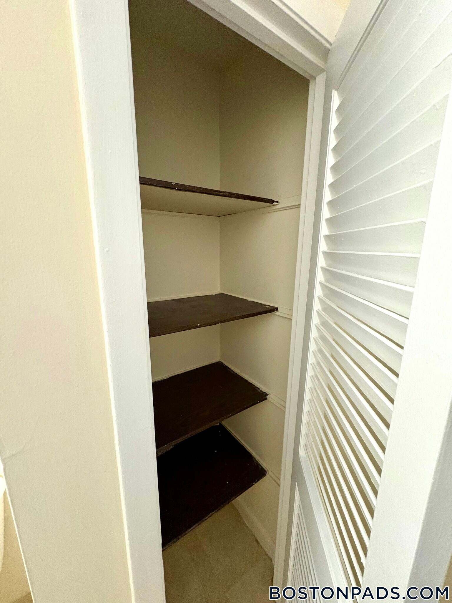 Building Photo - 122 Dustin St