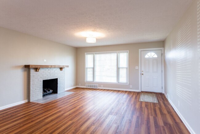 Building Photo - Fall in Love with this home!!!