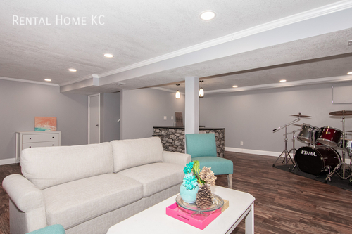 Building Photo - 4828 Bond-