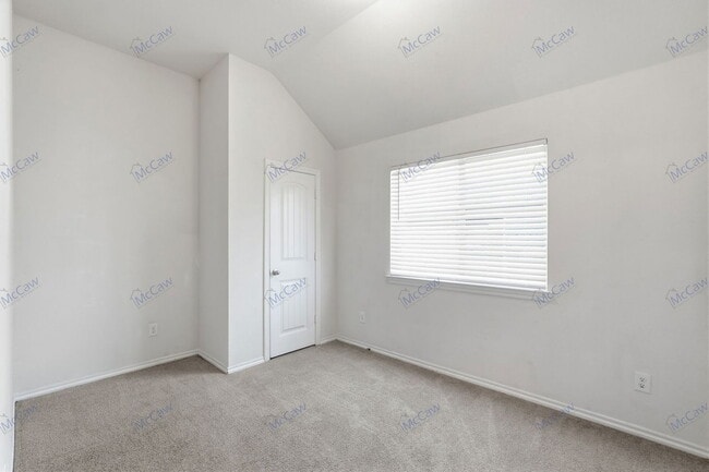 Building Photo - 422 Greenhaven Dr