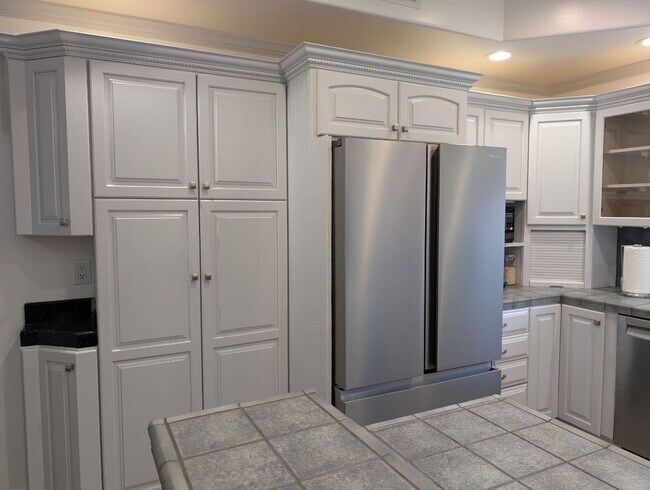 Building Photo - Lovely 2 bedroom and 2 bath remodeled home in South San Jose with a swimming Pool, 2 car garage, ...