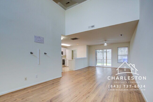 Building Photo - 2425 Scholar Ln