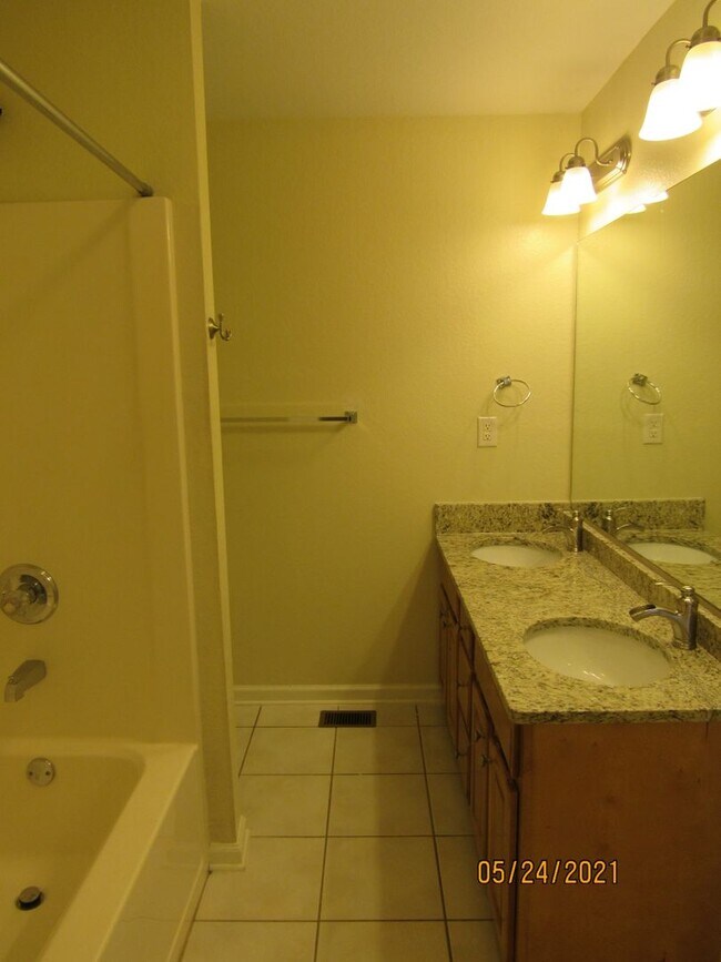 Building Photo - 22 Courtyard Way