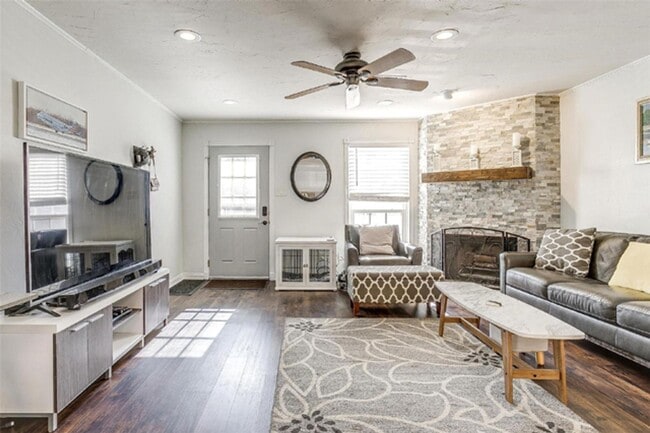 Building Photo - MOVE IN SPECIAL 3rd month FREE - Lovely 2-...