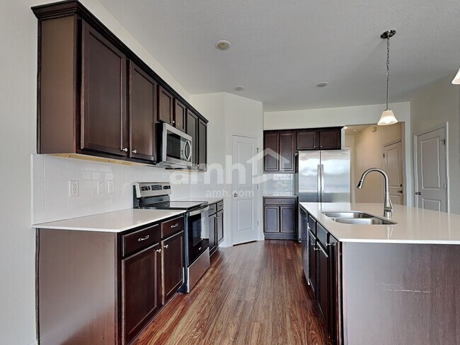Building Photo - 1048 Lake Trudy Dr