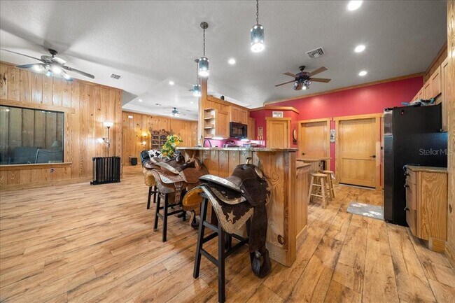 Building Photo - 3135 NE 49th St