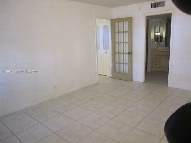 Building Photo - 1350 River Reach Dr