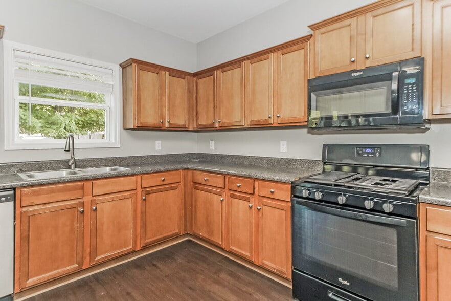 Building Photo - 314 Parkmont Way