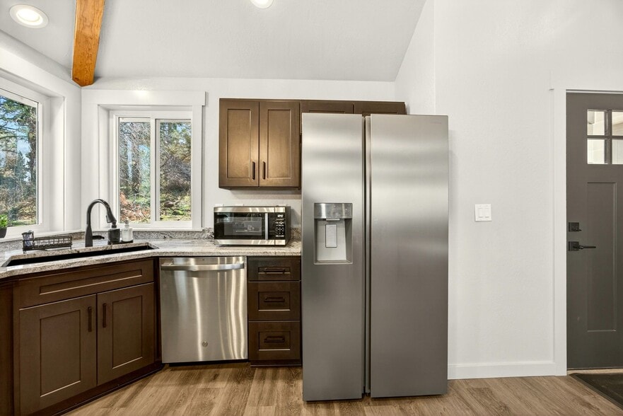 Building Photo - 4715 Red Tail Dr