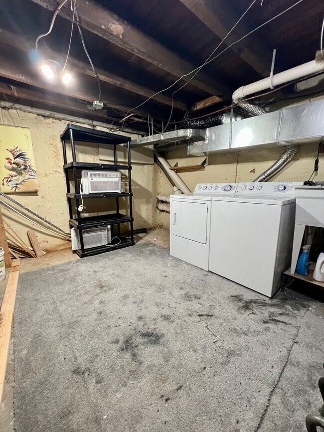Building Photo - Stunning 2-Bedroom Townhouse in Manayunk! Available NOW!