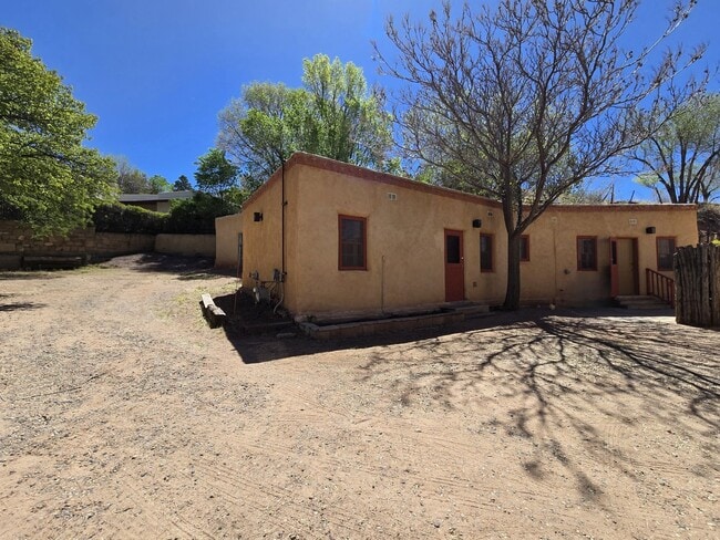 Building Photo - 603 1/2 Paseo de Peralta