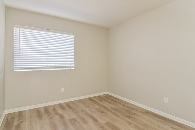 Building Photo - 4910 Rancho Domingo Ct