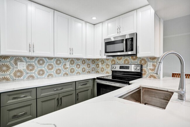 Building Photo - 1600 SE 15th St