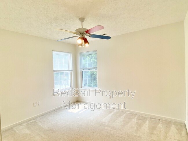 Building Photo - 200 Halles Run