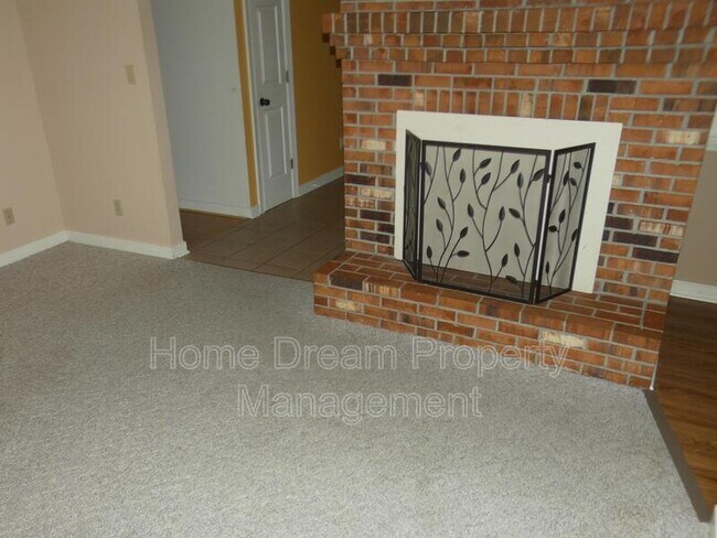 Building Photo - 10451 Edgehill Ln