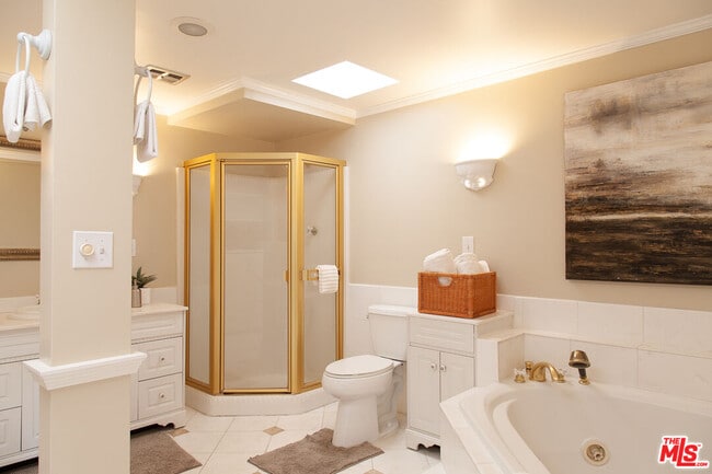 Building Photo - 4804 La Villa Marina