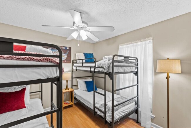 Building Photo - 553 Westhaven Blvd