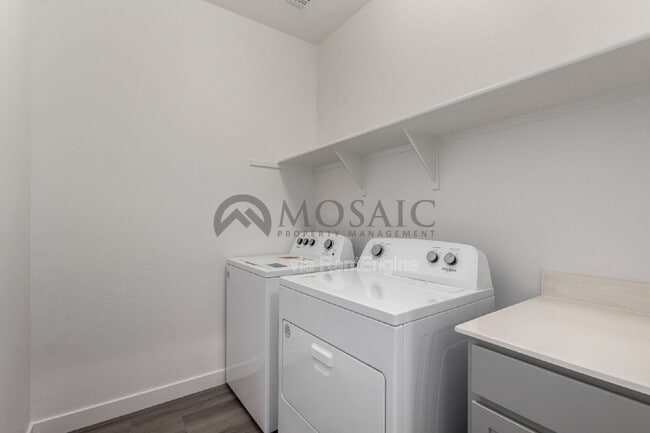 Building Photo - 5736 S Daisy Patch Pl