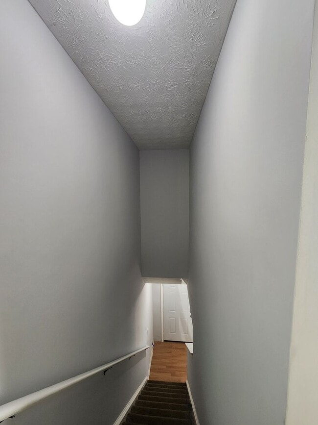 Building Photo - Holiday Move In Special For 4 Bedroom 2.5 Bath Home!  Only $1,700 Per Month! Your New Home Awaits!