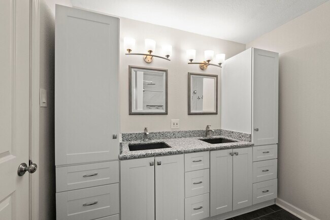 Building Photo - 2909 Livingston Dr