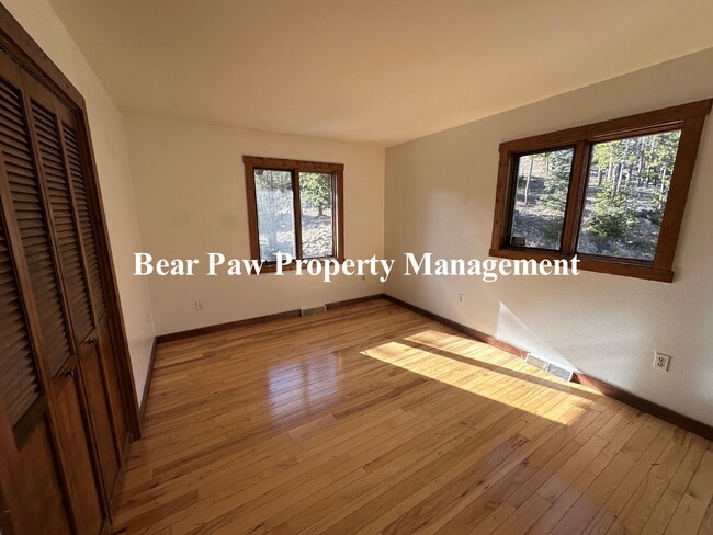 Building Photo - "Charming Floyd Hill Retreat: 3-Bed, 3-Bath on Clear Creek Road!"