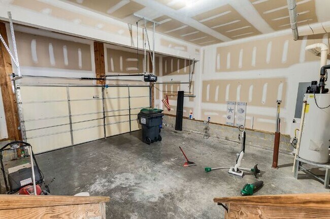 Building Photo - Spacious 5 Bedroom Home with 3rd Floor Suite, Fenced Yard & Community Amenities – $3,500/mo