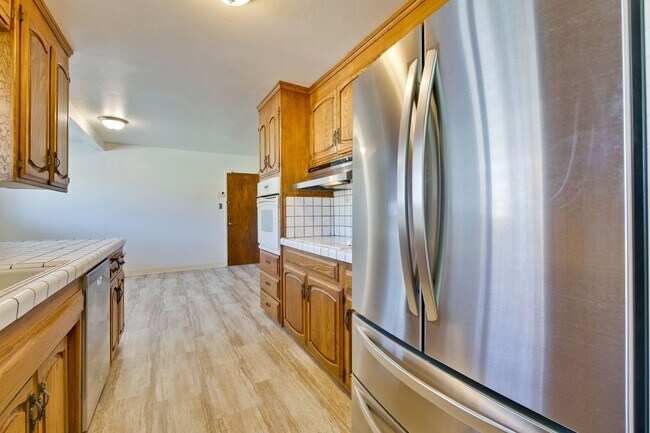 Building Photo - Hardwood Floors- Top Moreland SCH- SM Dogs Welcome- Close to Apple