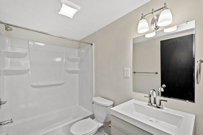 Building Photo - 644-650 Center Ave.